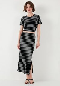 SET - A-vonalú szoknya - black white