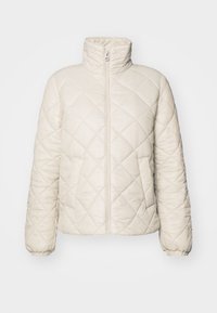 Fluffy, cremefarvet dunjakke med højt krave, lynlås i fuld længde og elastiske manchetter. Har skråstingmønster og sidelommer.