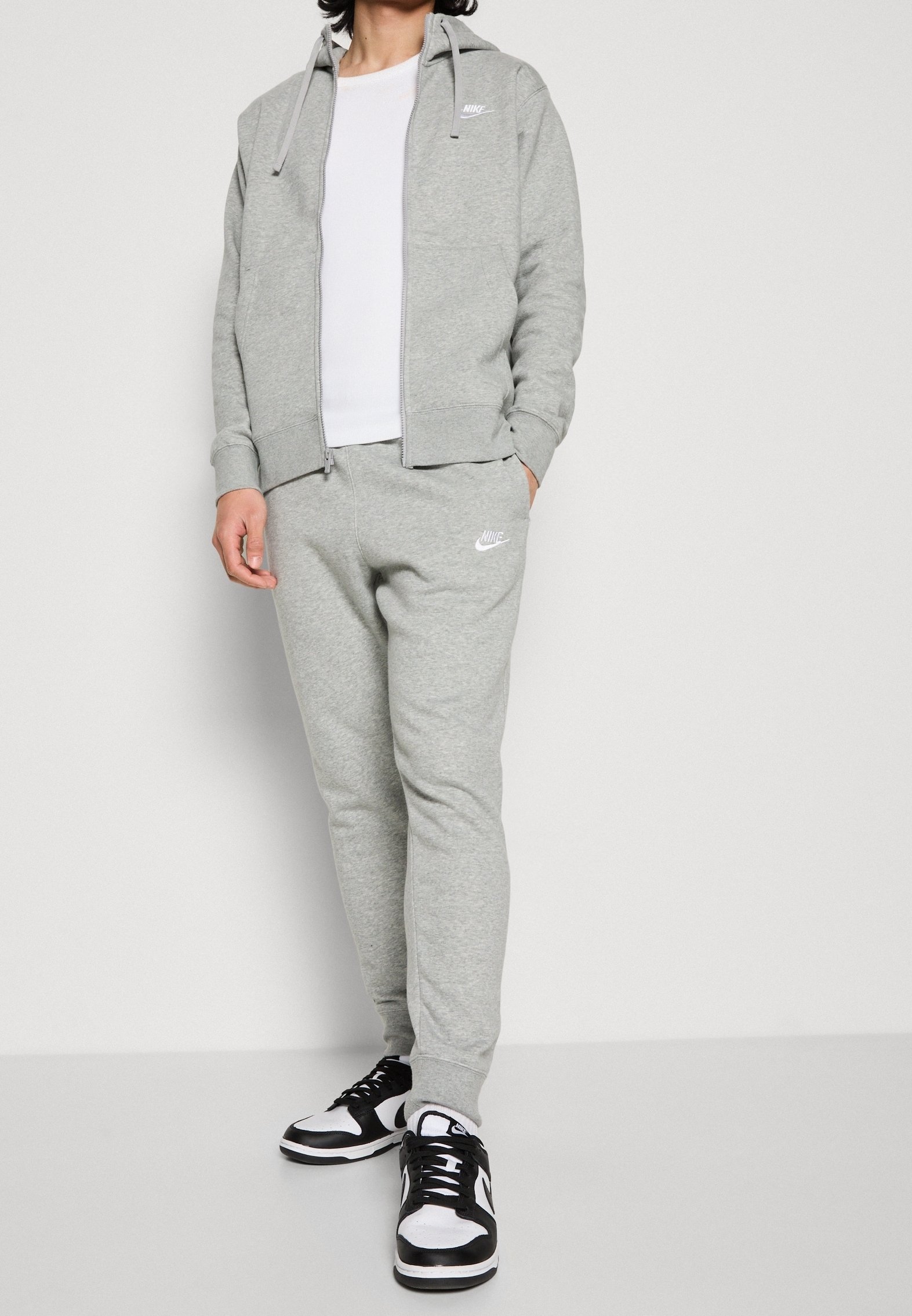 gray nike sweatpants outfit