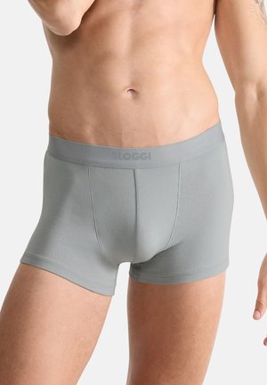 Graue SLOGGI Boxershorts mit weicher Textur, elastischem Bund und enger Passform, präsentiert in einem schlichten Design ohne Muster.