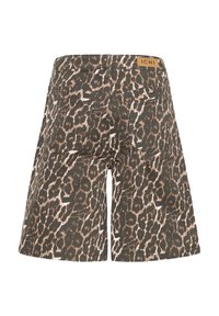 Shorts en denim à imprimé léopard avec poches arrière et une étiquette de marque en cuir marron sur la ceinture portant l'inscription "ICHI".