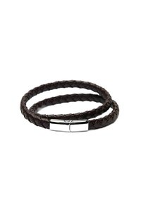 Brun flätad läderarmband med en elegant silverlås, med dubbelvridning och en slät yta.
