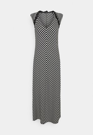 Robe maxi sans manches avec décolleté en V. Fabriquée en tissu noir et blanc avec des rayures diagonales. Texture douce, silhouette détendue.