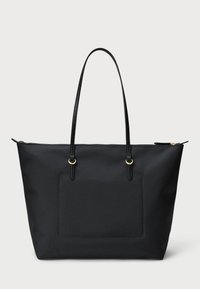 Juodas maišelis, pagamintas iš tekstūruotos medžiagos, turintis didelį kūną, dvi rankenas, auksinės spalvos detales ir priekinę kišenę. Užtrauktuko uždarymas viršuje.