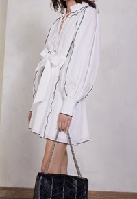 Claudie Pierlot Vapaa-ajan mekko - off-white