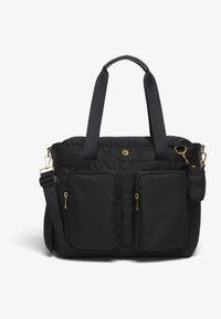 Černá nylonová taška přes rameno s dvojitými předními kapsami, zlatými zipy a odnímatelným přívěskem na klíče. Disponuje dvojitými rukojetmi a ramenním popruhem.