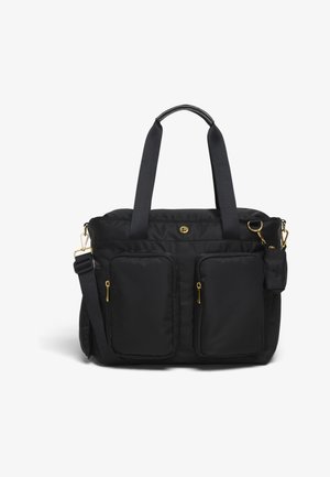 Sort nylon tote-taske med to forlommer, guldfarvede lynlåsdetaljer og en aftagelig nøglekæde. Har to håndtag og en skulderrem.