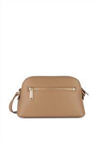 Borsa a tracolla in pelle tan con superficie texture, design curvo, tasca frontale con zip e hardware in tonalità oro. Inclusa tracolla regolabile.