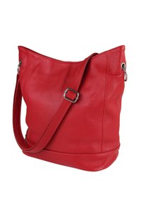 Rode leren draagtas met een zachte textuur, voorzien van een lange riem, zilverkleurige hardware en een nonchalant ontwerp voor een ontspannen uitstraling.