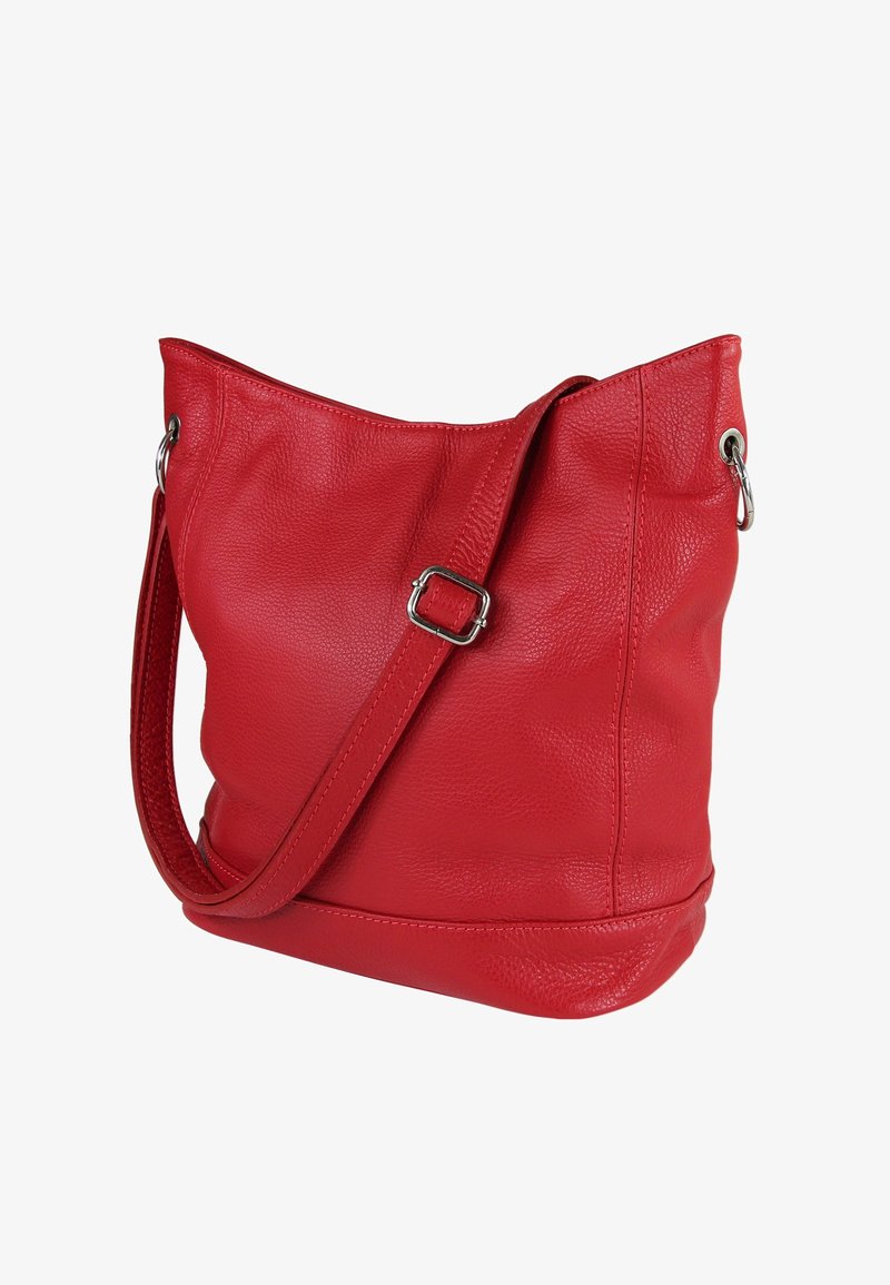 Rode leren draagtas met een zachte textuur, voorzien van een lange riem, zilverkleurige hardware en een nonchalant ontwerp voor een ontspannen uitstraling.