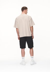 Pegador LEONO BOXY TEE - Základné tričko - washed desert sand