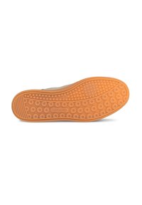 Semelle de chaussure avec une surface en caoutchouc texturée, de couleur orange et motifs circulaires pour l'adhérence, conçue pour la durabilité et la traction.