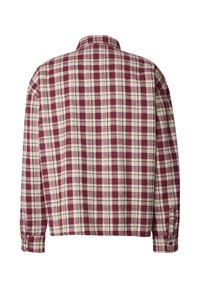 Rood en gebroken wit geruit flanellen overhemd met een kraag en lange mouwen, voorzien van een ontspannen pasvorm en met knoopmanchetten.