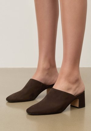 ELARINE - Šľapky na opätku - dark brown