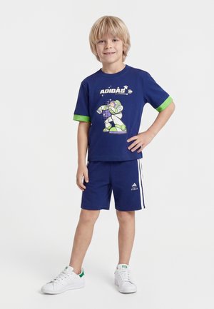 adidas Performance, LITTLE KID DISNEY TOY STORY UNISEX SET - Short de sport - dark blue/off-white