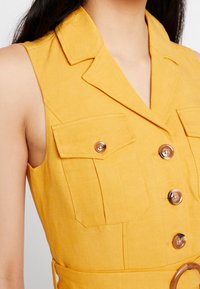Forever New Abito a camicia - ochre