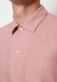 Marc O'Polo KURZARM REGULAR MIT BOWLING-KRAGEN - Overhemd - strawberry mauve