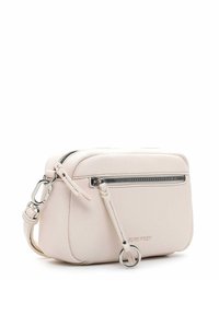 Borsa rettangolare in pelle bianca con superficie textured, zip argento e tracolla regolabile. Presenta un dettaglio hardware rotondo e il logo.