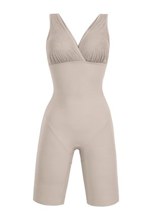 Beige Shapewear-Bodysuit mit tiefem V-Ausschnitt, strukturiertem Stoff im oberen Bereich und taillierten Shorts. Glattes, dehnbares Material.