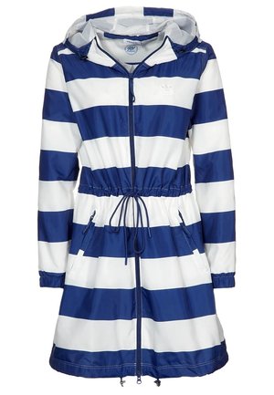 Sateen sinimustrat ja valged triibud vihmajope, millel on kapuuts, kergelt vöödeldud talje, eesmine tõmblukk ja kaks külge taskut. Valmistatud veekindlast materjalist.