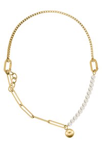 Collier en chaîne dorée avec des maillons géométriques, un bouquet de perles blanches et un accent en sphère dorée lisse. Design multi-texturé.