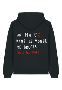 Felpa nera con tasca a marsupio, caratterizzata da testo bianco e rosso sul retro. Il testo include un simbolo a forma di cuore e frasi in francese.