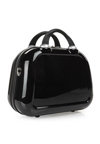 Bolsa rígida negra con un acabado brillante, forma redondeada, con dos asas superiores y acentos de hardware plateado. Cierre de cremallera en el lado.
