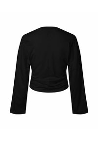 Top nero corto, maniche lunghe, scollatura rotonda, texture liscia, design minimalista, presenta una silhouette aderente con dettaglio arricciato sulla schiena.