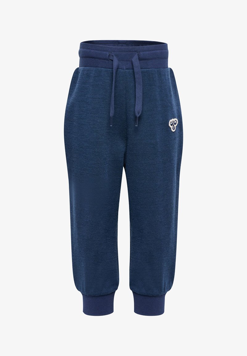 Granatowe spodnie dresowe dla małych dzieci z elastycznym pasem, sznurkiem, ściągaczami na kostkach oraz małym haftowanym białym logiem pszczoły na prawej udzie.