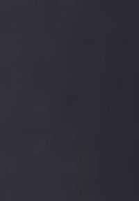 Ciemnoszara teksturowana powierzchnia z subtelnymi wzorami, tworząca matowe wykończenie. Wzór jest jednorodny, bez wyraźnych kształtów czy akcentów.