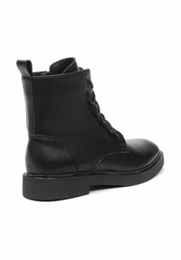 Betsy Botines con cordones - black