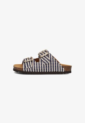 Sandalen met bandjes en een geweven navy en witte patroon, verstelbare metalen gespen en een kurken voetbed met een geprofileerde zool.