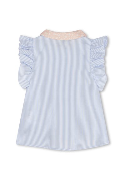 Robe bleu clair avec des rayures verticales, des manches courtes volantes et un col floral rose. Tissu lisse avec une coupe décontractée.