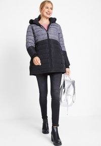 bonprix UMSTANDS BEDRUCKT - Cappotto invernale - schwarz grau