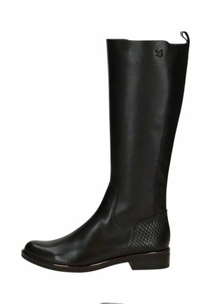 Botas de cuero negro hasta la rodilla con un acabado suave, paneles laterales texturizados y un tacón bajo de bloque. Presentan un patrón trenzado decorativo en el tobillo.