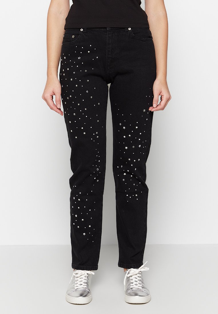 Schwarze Jeans aus Denim mit verstreuten silbernen Sternen, geradem Bein und klassischem Fünf-Taschen-Design. Strukturierter Stoff.