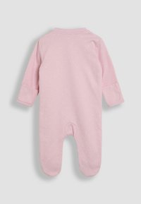 Tutina in cotone rosa con maniche lunghe, decorata con motivi a pois bianchi, chiusura a scatto al collo e design con piedi per calore e comfort.