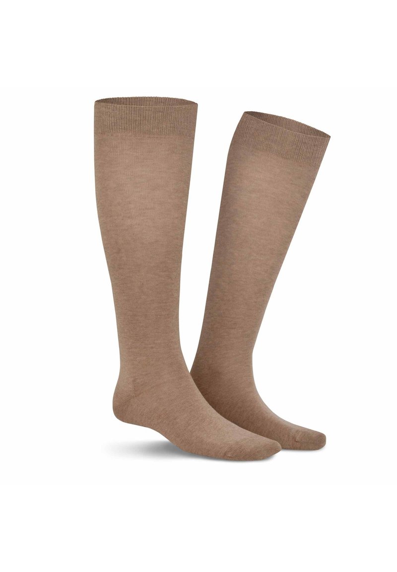 Kniestrümpfe aus einem hellbraunen, weichen Stoff mit einem gerippten Bündchen und glatter Textur. Sie haben abgerundete Zehen und minimale Nähte.