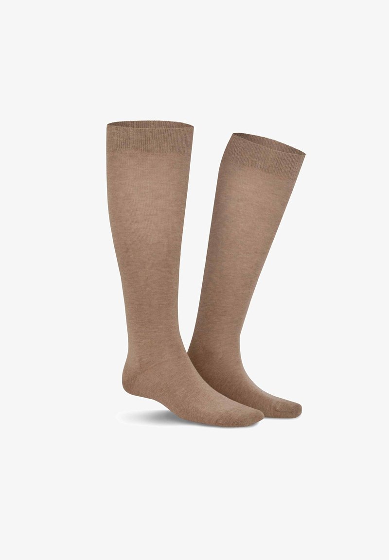 Kniestrümpfe aus einem hellbraunen, weichen Stoff mit einem gerippten Bündchen und glatter Textur. Sie haben abgerundete Zehen und minimale Nähte.
