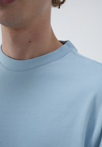 Jack & Jones PREMIUM JPRBLAHARVEY TEE UNISEX - Paprasti marškinėliai - dream blue