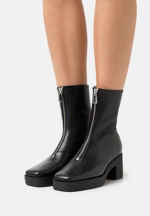 Filippa K, Bottines à plateau - black
