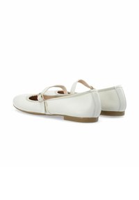 Bailarinas de cuero blanco con punta redondeada, un lindo diseño recortado, correa ajustable y un bajo tacón de goma marrón. Textura suave.