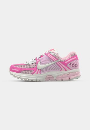 Nike Sportswear ZOOM VOMERO 5 - Sneakers - hyper pink/summit white/pink foam/playful pink/photon dust