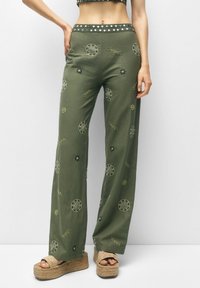 PULL&BEAR Pantalon classique - green