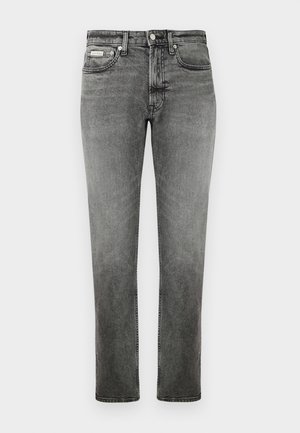 Grå denimjeans med rette ben, frontlommer, beltehemper, knappeåpning og subtile falmingsdetaljer.