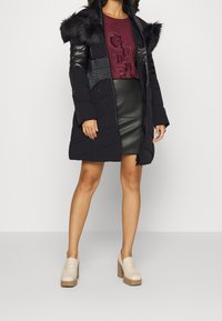Guess Vinterfrakke - black