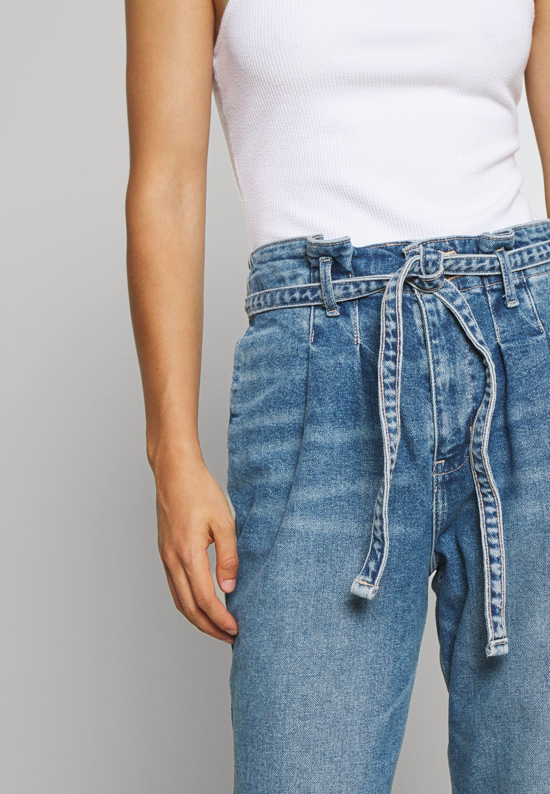 hollister relaxed fit jeans