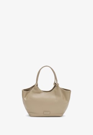 Beżowa skórzana torebka o miękkiej fakturze, z podwójnymi uchwytami i małą prostokątną łatką z logo na przednim środku.