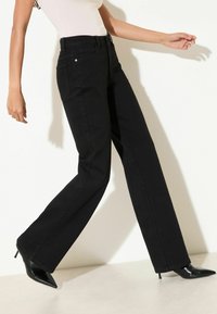 Niewybrane, true black