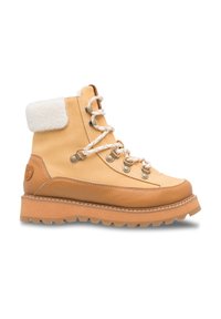 Tan leren wandelschoen met een fleece-voering aan de kraag, metalen oogjes en witte veters. Beschikt over een gestructureerde rubberen zool met diepe noppen.